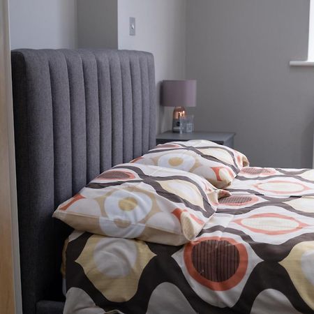 Spacious 2 Bed 2 Bath Apartment With Free Parking For 2 Cars And Underground Station Zone 2 For Quick Access To Central London Up To 10 Guests Exteriér fotografie