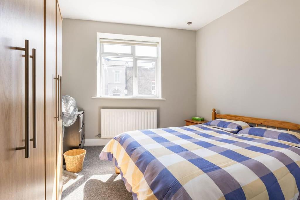 Spacious 2 Bed 2 Bath Apartment With Free Parking For 2 Cars And Underground Station Zone 2 For Quick Access To Central London Up To 10 Guests Exteriér fotografie