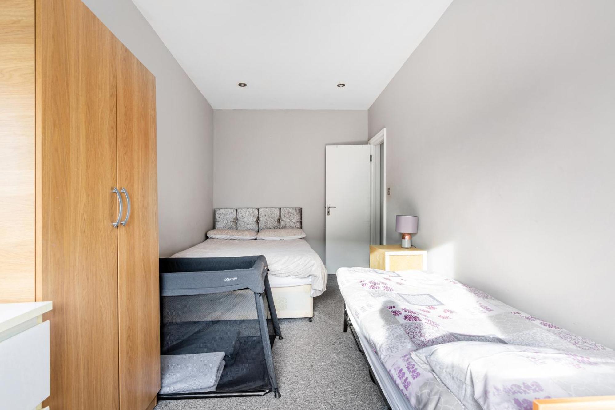 Spacious 2 Bed 2 Bath Apartment With Free Parking For 2 Cars And Underground Station Zone 2 For Quick Access To Central London Up To 10 Guests Exteriér fotografie