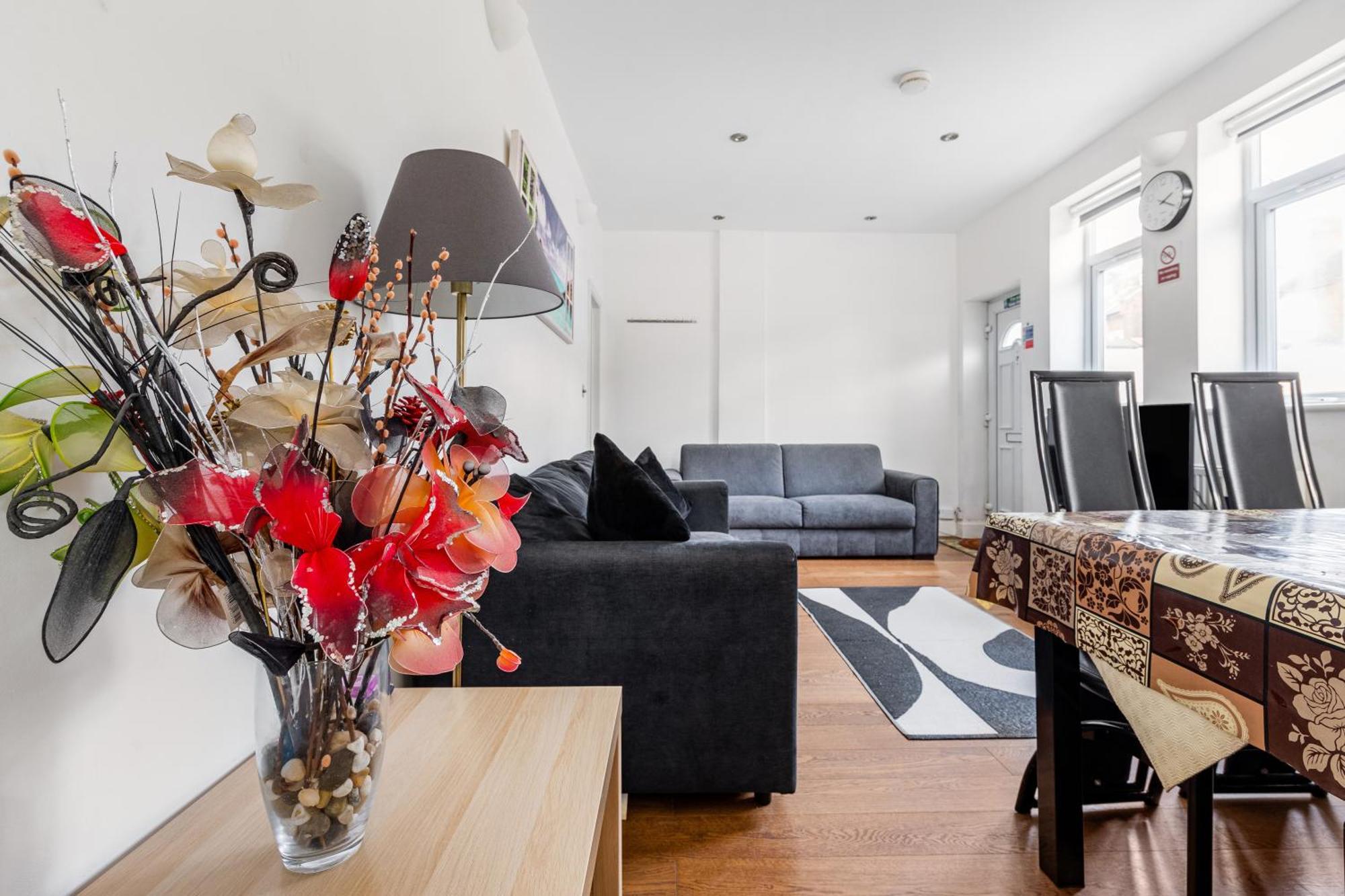 Spacious 2 Bed 2 Bath Apartment With Free Parking For 2 Cars And Underground Station Zone 2 For Quick Access To Central London Up To 10 Guests Exteriér fotografie