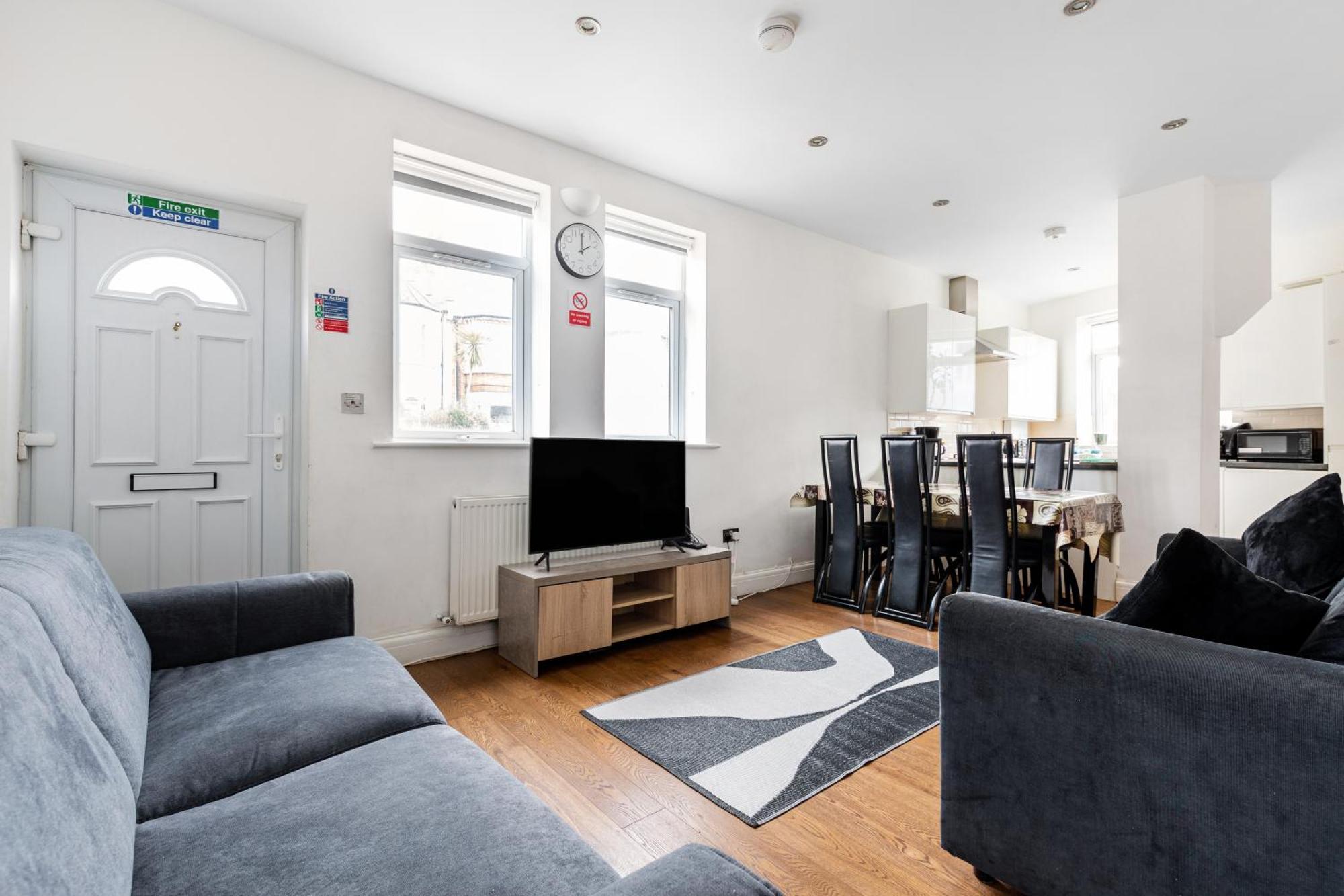Spacious 2 Bed 2 Bath Apartment With Free Parking For 2 Cars And Underground Station Zone 2 For Quick Access To Central London Up To 10 Guests Exteriér fotografie