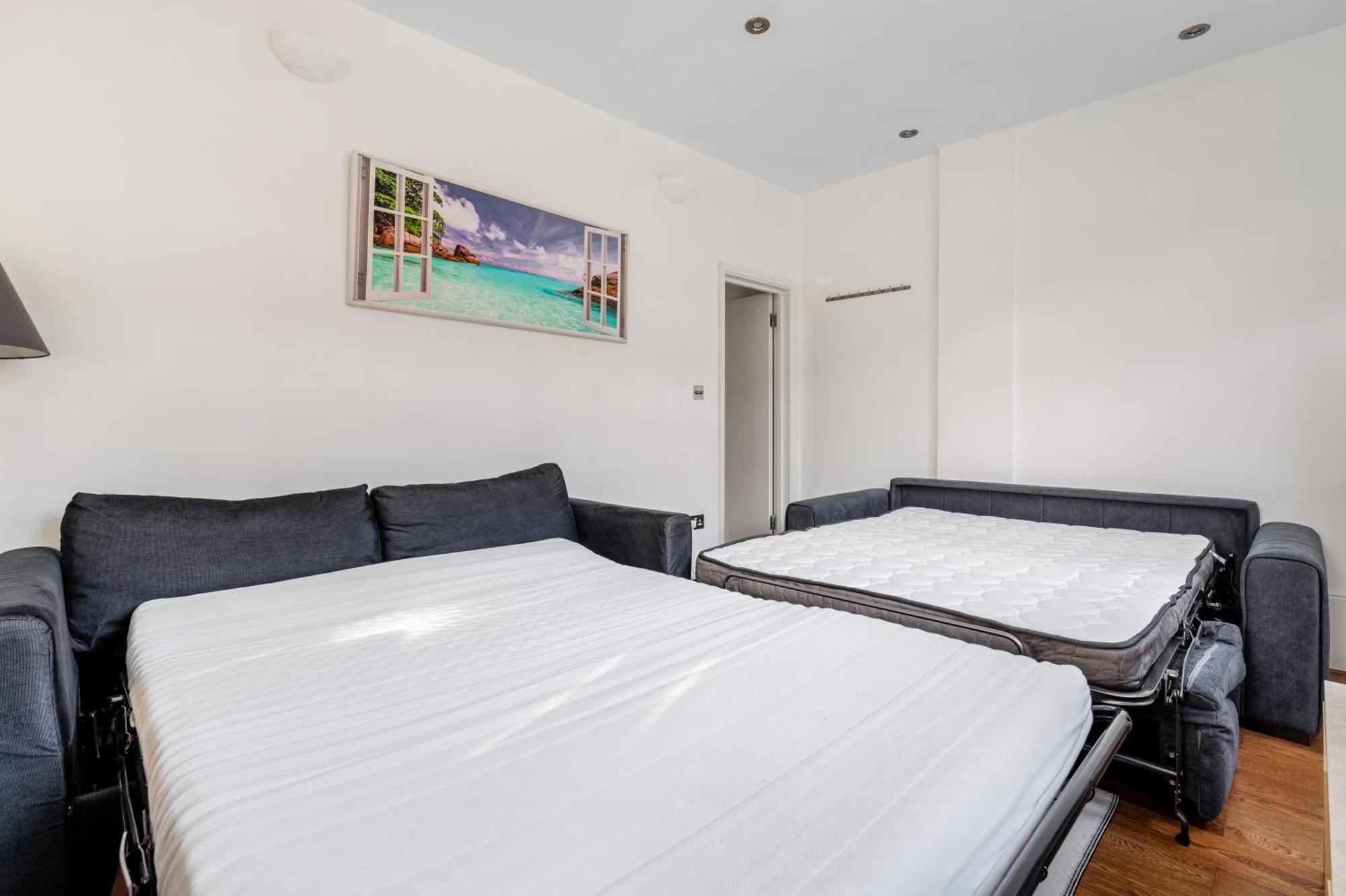Spacious 2 Bed 2 Bath Apartment With Free Parking For 2 Cars And Underground Station Zone 2 For Quick Access To Central London Up To 10 Guests Exteriér fotografie