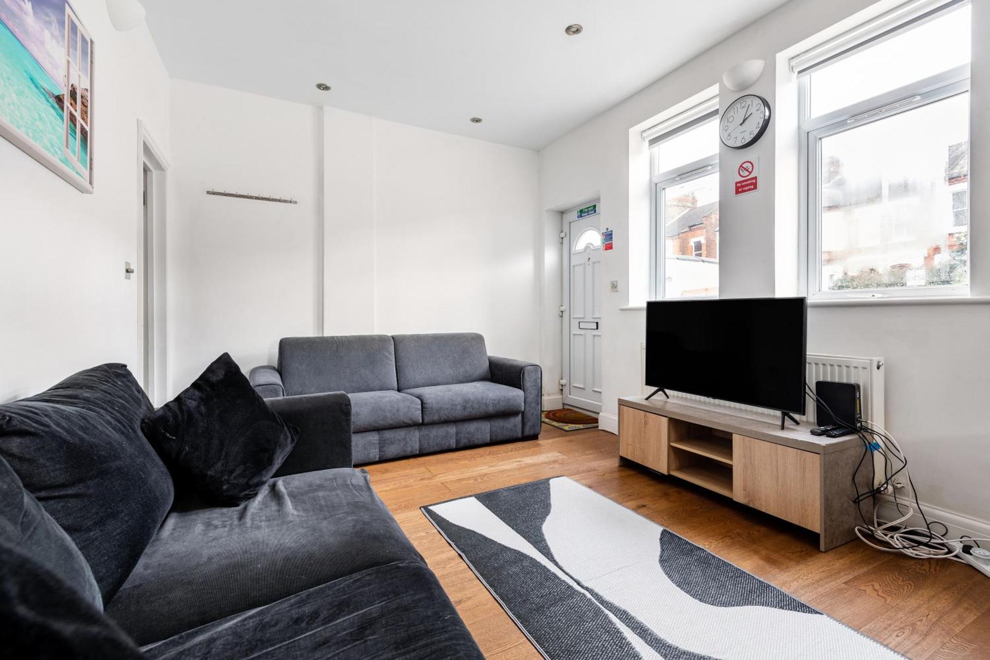 Spacious 2 Bed 2 Bath Apartment With Free Parking For 2 Cars And Underground Station Zone 2 For Quick Access To Central London Up To 10 Guests Exteriér fotografie