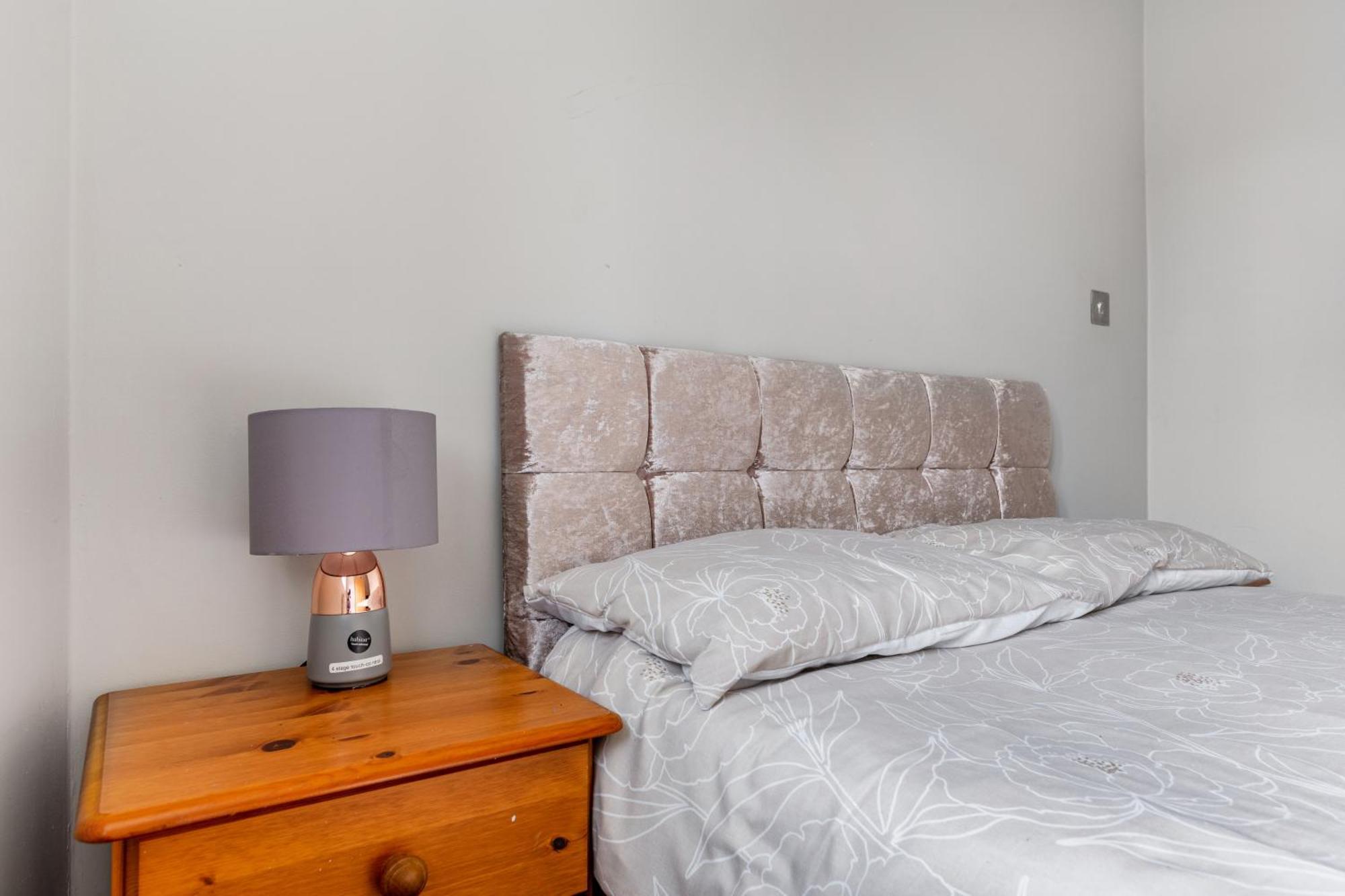 Spacious 2 Bed 2 Bath Apartment With Free Parking For 2 Cars And Underground Station Zone 2 For Quick Access To Central London Up To 10 Guests Exteriér fotografie
