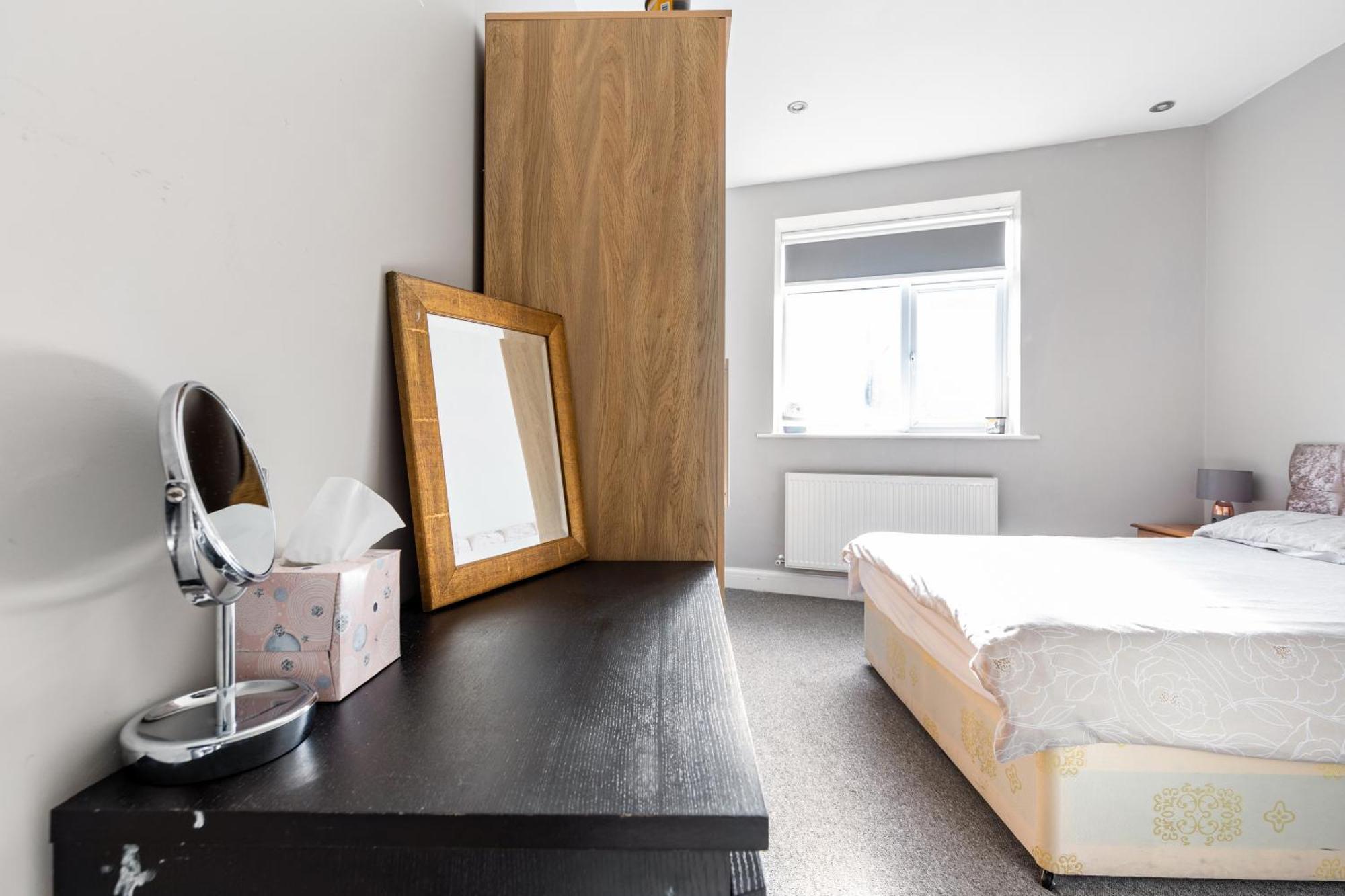 Spacious 2 Bed 2 Bath Apartment With Free Parking For 2 Cars And Underground Station Zone 2 For Quick Access To Central London Up To 10 Guests Exteriér fotografie