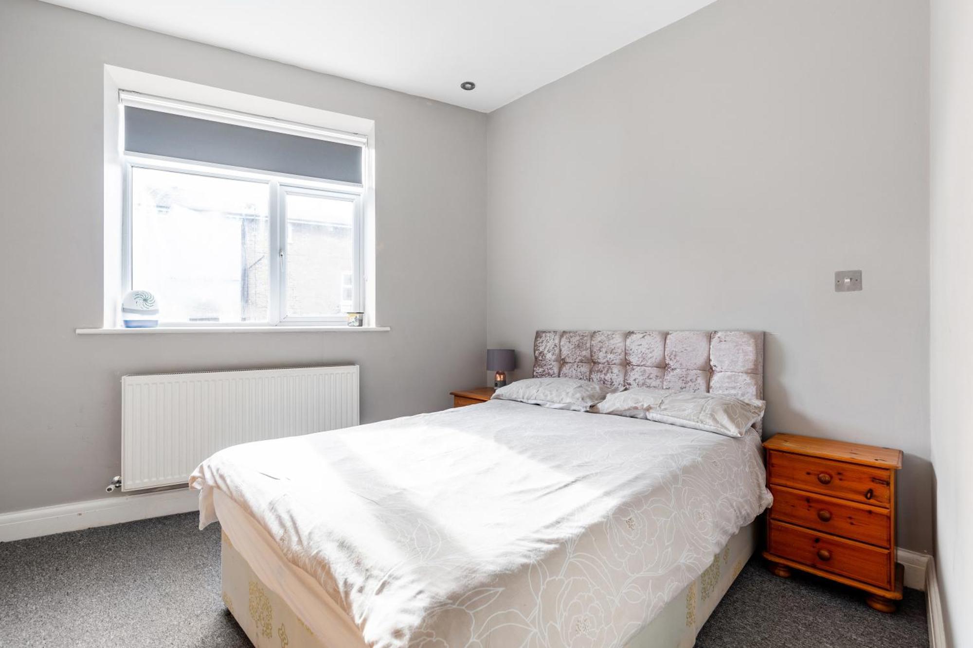 Spacious 2 Bed 2 Bath Apartment With Free Parking For 2 Cars And Underground Station Zone 2 For Quick Access To Central London Up To 10 Guests Exteriér fotografie