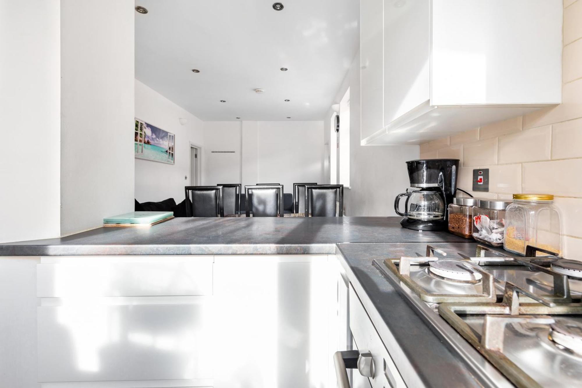 Spacious 2 Bed 2 Bath Apartment With Free Parking For 2 Cars And Underground Station Zone 2 For Quick Access To Central London Up To 10 Guests Exteriér fotografie