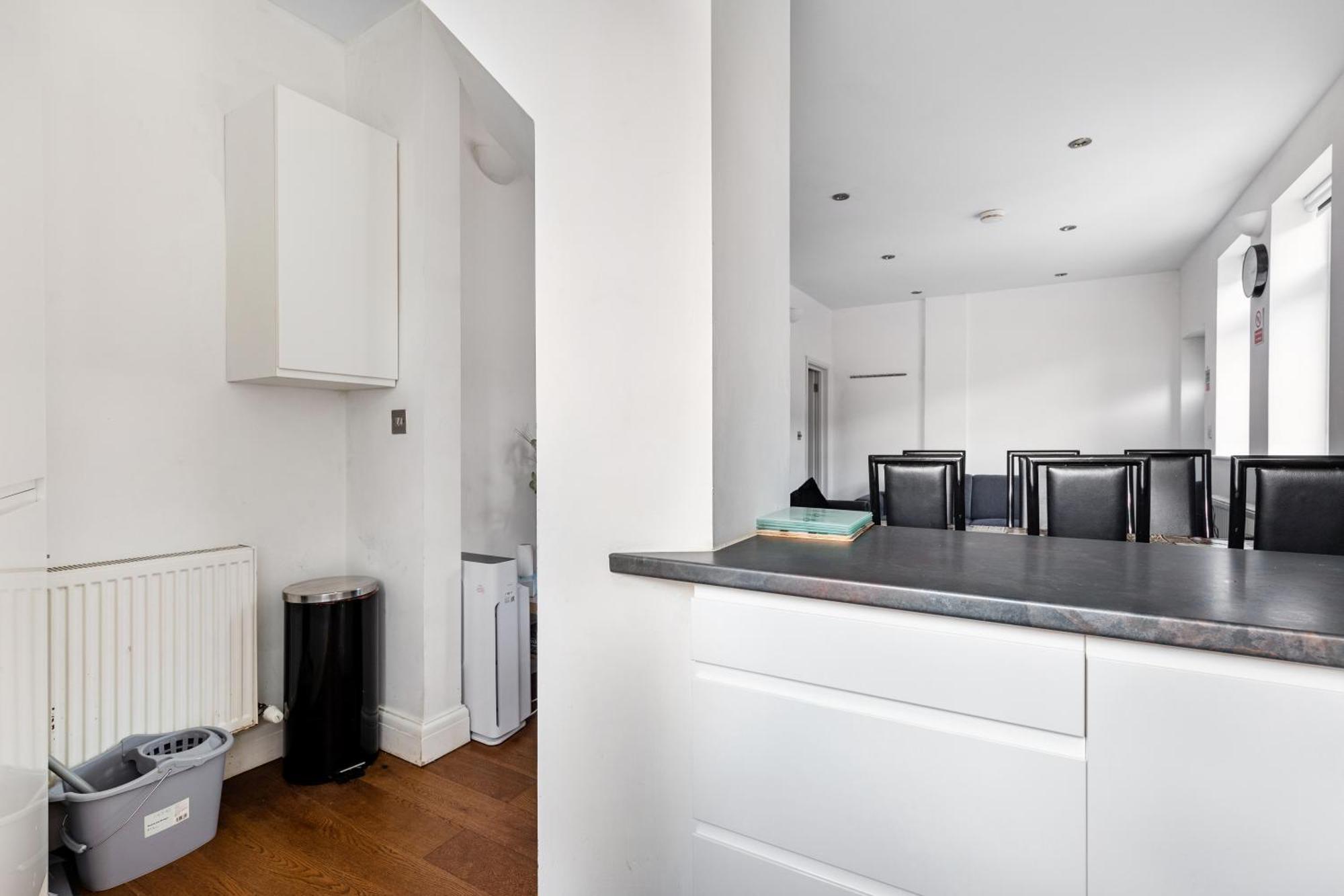 Spacious 2 Bed 2 Bath Apartment With Free Parking For 2 Cars And Underground Station Zone 2 For Quick Access To Central London Up To 10 Guests Exteriér fotografie