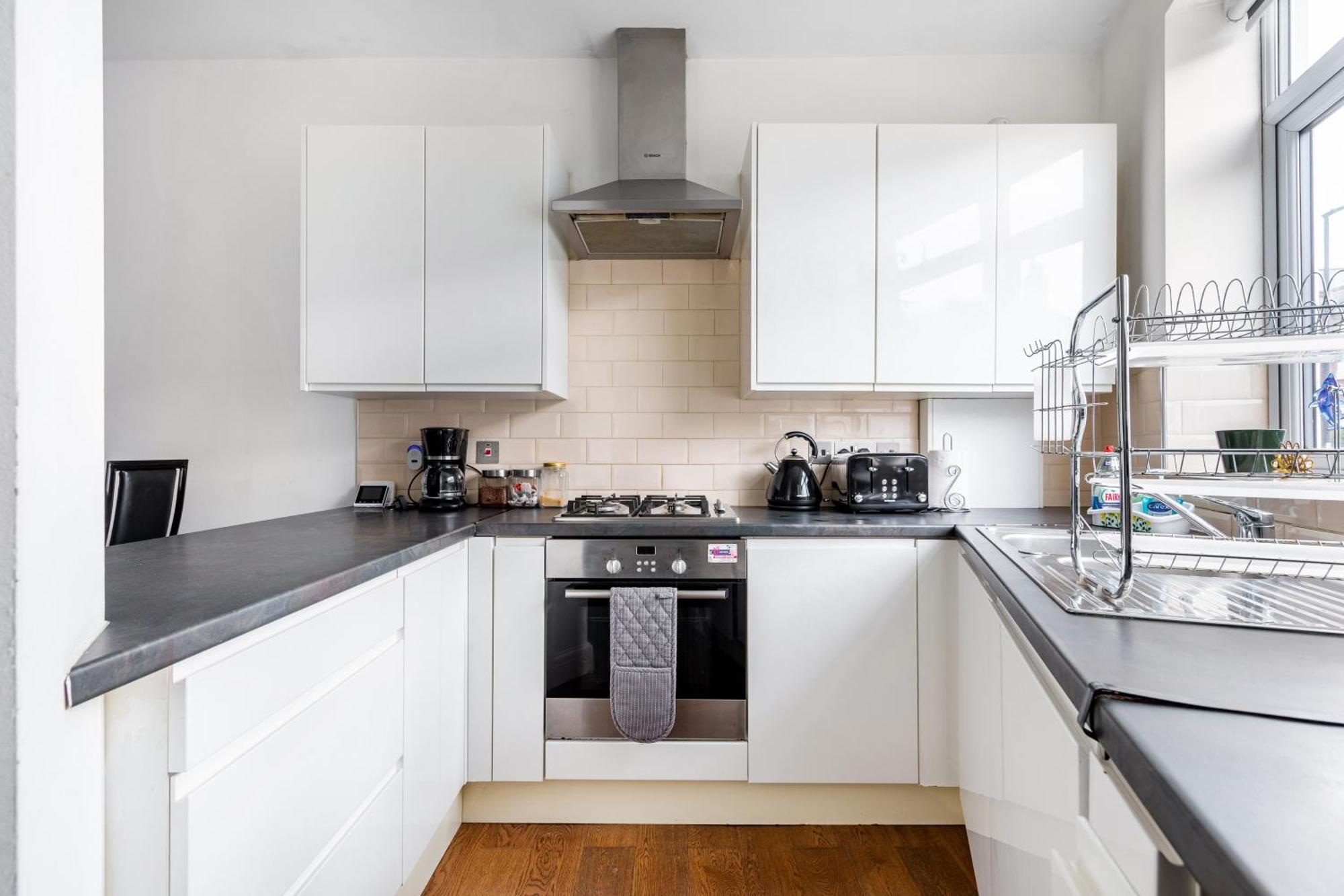 Spacious 2 Bed 2 Bath Apartment With Free Parking For 2 Cars And Underground Station Zone 2 For Quick Access To Central London Up To 10 Guests Exteriér fotografie