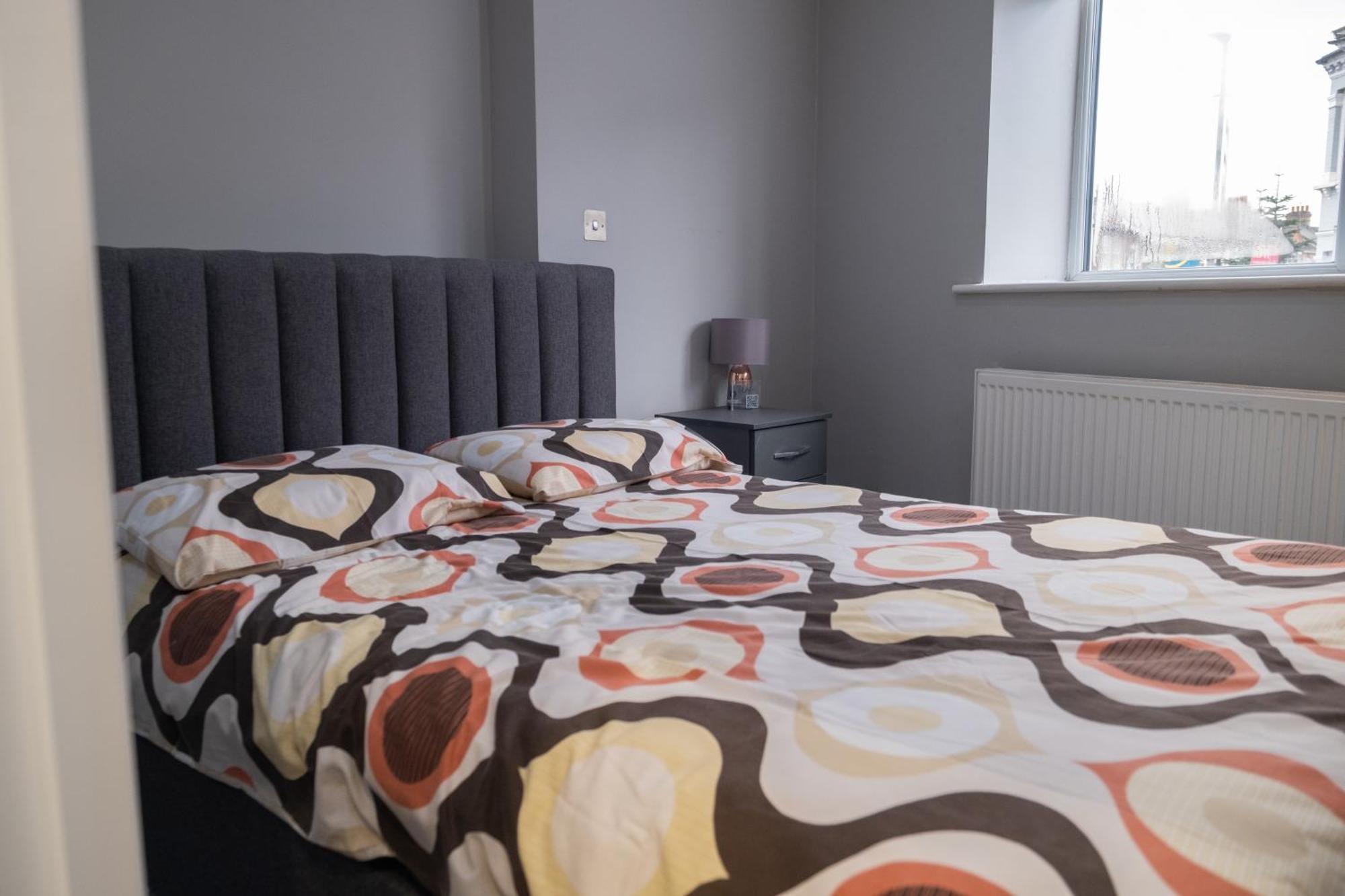 Spacious 2 Bed 2 Bath Apartment With Free Parking For 2 Cars And Underground Station Zone 2 For Quick Access To Central London Up To 10 Guests Exteriér fotografie