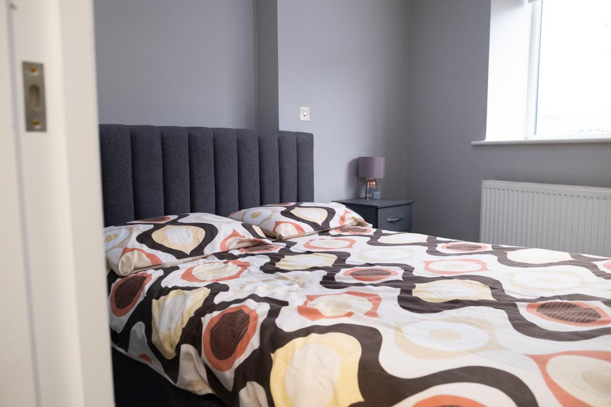 Spacious 2 Bed 2 Bath Apartment With Free Parking For 2 Cars And Underground Station Zone 2 For Quick Access To Central London Up To 10 Guests Exteriér fotografie