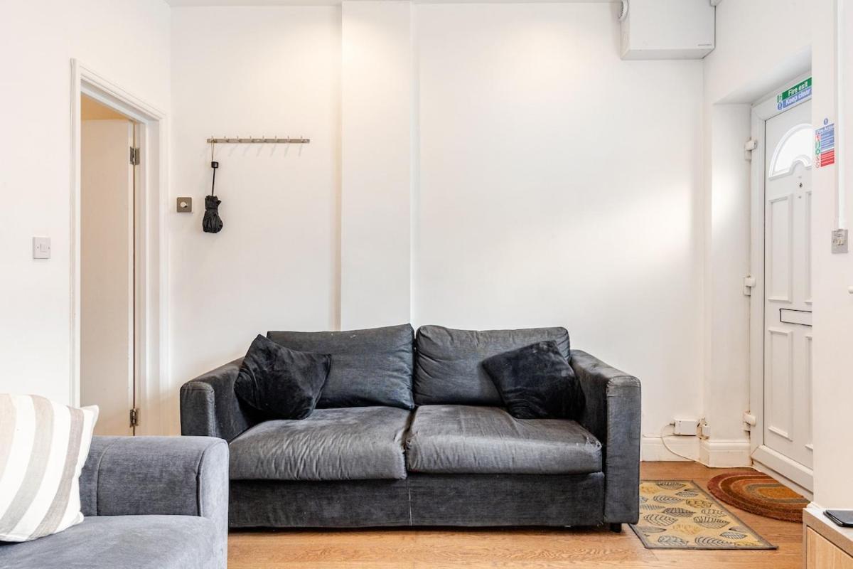 Spacious 2 Bed 2 Bath Apartment With Free Parking For 2 Cars And Underground Station Zone 2 For Quick Access To Central London Up To 10 Guests Exteriér fotografie