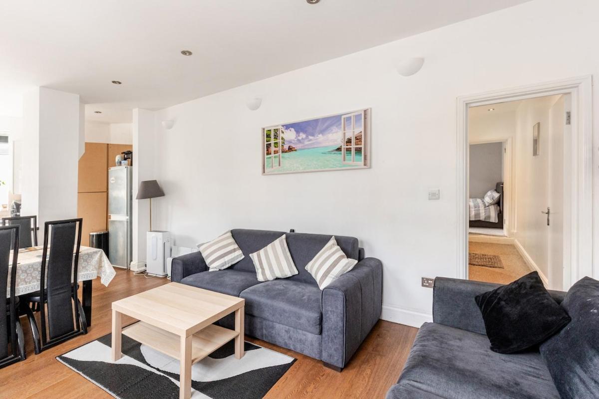 Spacious 2 Bed 2 Bath Apartment With Free Parking For 2 Cars And Underground Station Zone 2 For Quick Access To Central London Up To 10 Guests Exteriér fotografie